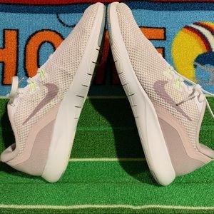 Nike Womens Flex Trainer 7 Athletic Running Shoes, White and Pink, Size 9
